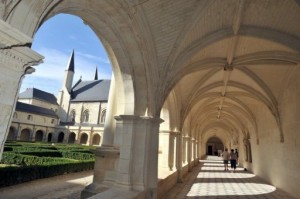 Credit AFP - L'Abbaye de Fontevraud à Saumur (Maine-et-Loire) a inauguré vendredi un pôle énergétique couplant chaleur bois et panneaux photovoltaïque, unique en son genre en France pour un monument historique, et appelé à couvrir 100% de ses besoins en énergie, ont annoncé ses administrateurs et le conseil régional des Pays-de-la-Loire, qui finance le projet.