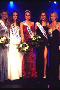 DR - Marie Plessis au centre Miss Pays de Loire 2013