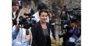 La ministre du Logement Cécile Duflot a accusé jeudi Manuel Valls d'être allé "au-delà de ce qui met en danger le pacte républicain" avec ses propos sur les Roms. (c) Afp