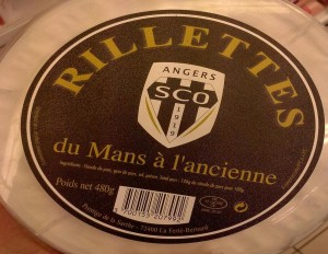 Capture Twitter / Les Rillettes du Mans avec le Logo Angers SCO fabriqué par l'entreprise de Said Chabane, président d'Angers SCO