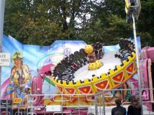 Le Spin Fly, une des attractions à sensation de la Foire Saint martin à Angers