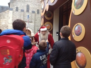 Le Père Noël à Angers à  la rencontre des enfants.