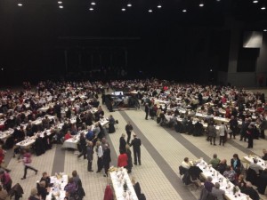 La salle comble d'Amphitéa à Angers pour le Noel des ainés