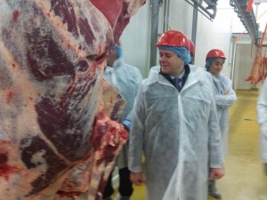 Credit AM - Luc Belot en visite à la SCAVO à Cholet et chez un éleveur de veaux bio 