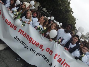 Plus de 2000 angevins rendaient hommage à Sarah ce matin