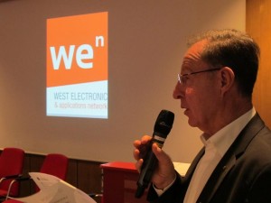 Credit Ville d'Angers - Paul Raguin découvrant le logo de We network