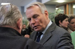 Jean-Marc Ayrault en visite à Angers au centre Robert Robin 