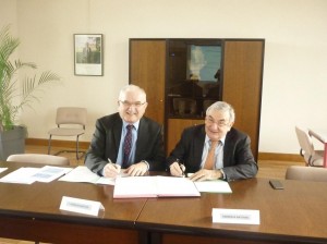 Robert Gautier, président de la communauté de communes Loire-Aubance, SIAEP de Juigné sur Loire et Jean-Claude Antonini, président d'Angers Loire Métropole et président de l'Entente intercommunale.