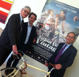 Jacques Hy, Thierry Gintrand et Christian Gilet présentant l'édition 2014 d'Anjou Vélo Vintage.