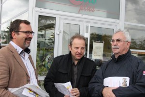 Lors d'une rencontre avec les salariés, Alain Pagano, Xavier Compain et Jacques Lordet, syndicaliste.