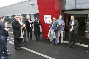 usagers et salariés handicapés ainsi que leurs familles, professionnels d’accompagnement, partenaires et élus lors de l'inauguration de l'ESAT Arceau Anjou à Saint-Sylvain d'Anjou.