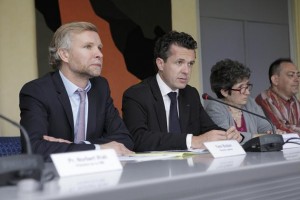 Crédit :Albert - CHU Angers / Yann Bubien Directeur général du Chu d'Angers et  Christophe Béchu, nouveau Président du Conseil de Surveillance de l'Jopital angevin et Maire d'Angers.