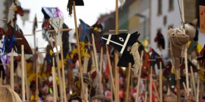 Credit Photo: Detlef Heese, -  Au mois de Mai, Angers se mettra au couleurs de l'Europe, comme ici avec le traditionnel défilé des chevaux de bois d'Osnabrück