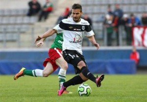 Archives Angers SCO. En regain de forme, Jonas Pessalli se montre utile dans l'entre-jeu du SCO. 