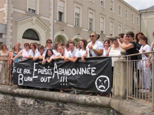 Le personnel en grève au CHU d'Angers suspend son mouvement