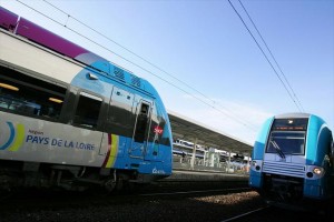 Trafic SNCF interrompu entre Château du Loir et Tours et entre Saumur et Tours suite à un incendie.