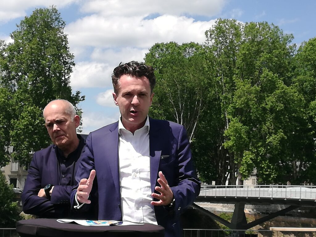 Le maire , Christophe Béchu lors de la présentation de la soirée d'inauguration